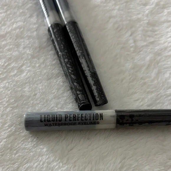 Black Eyeliner Set - Picture 2 of 2